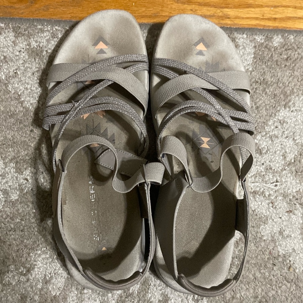 Sketchers sandals